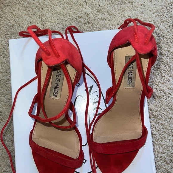 Red strap suede heels!! Size 8 - Picture 2 of 4